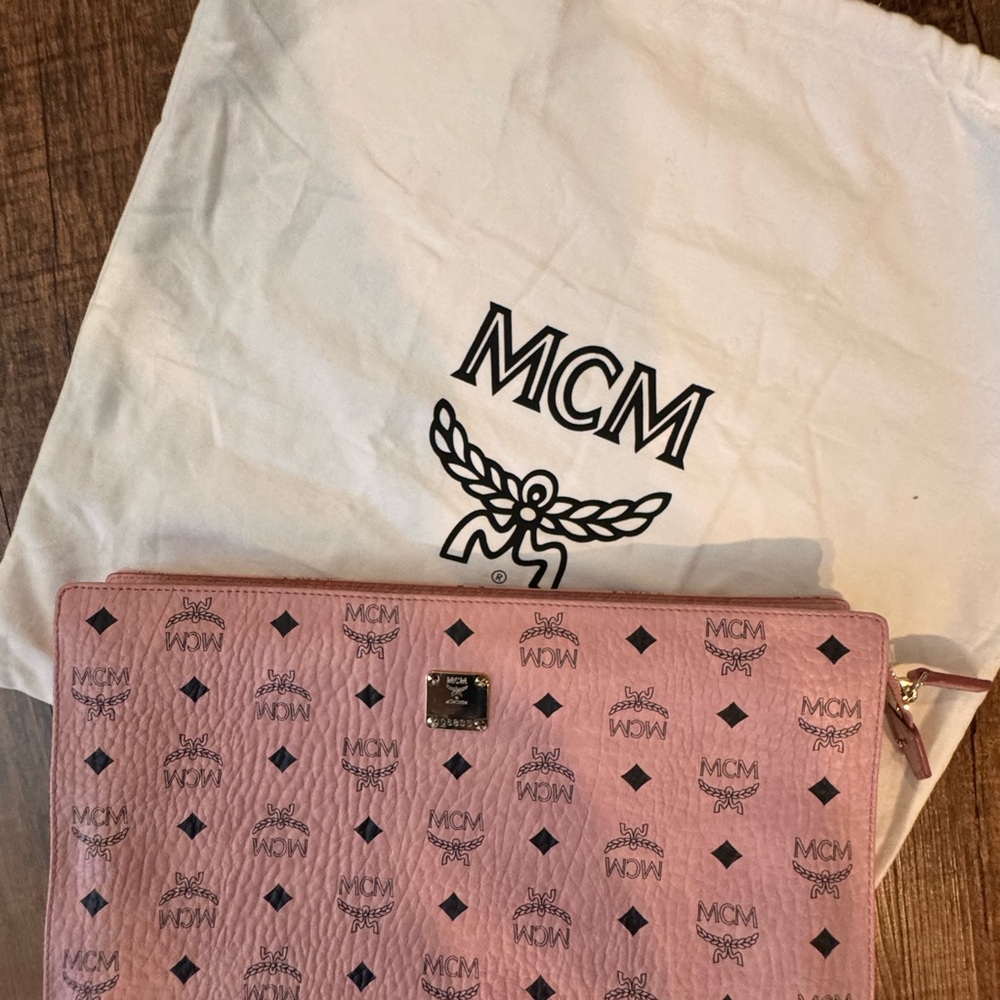 MCM Pink Logo Zip clutch with Gold Plaque - Picture 2 of 3